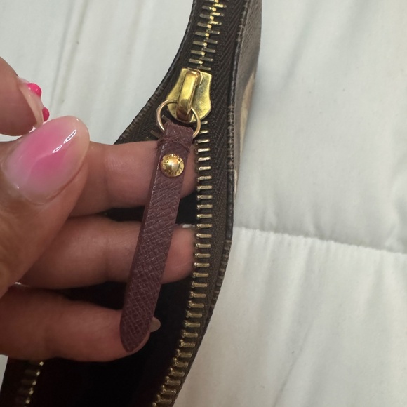 Louis Vuitton Damier Pouchette - Picture 9 of 9